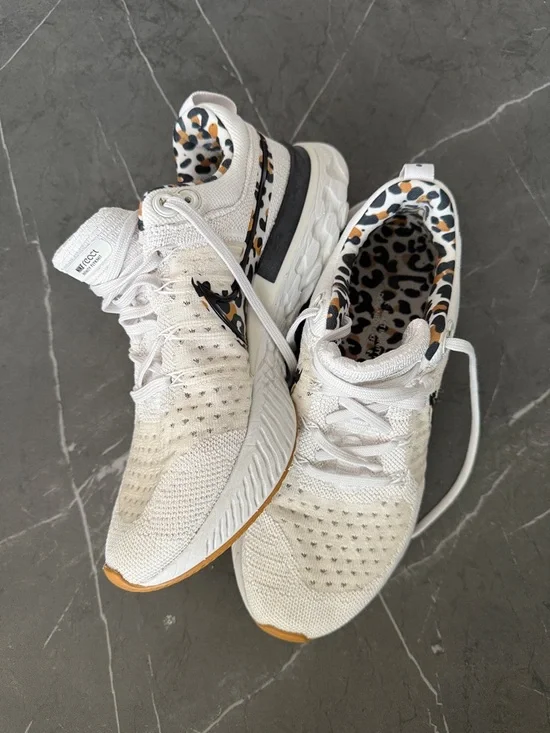 Nike React Infinity Flyknit Women’s Running Shoes with Leopard Print Swoosh - Picture 2 of 8